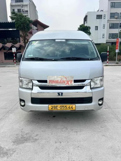 Toyota HIACE 2018 Dầu Bạc