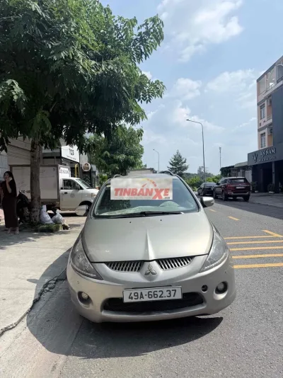 Mitsubishi Grandis 2.4 AT Tự động Vàng cát