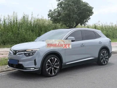VF8 Plus 25 Xám Trần Kính 20.000 km Xe Đẹp