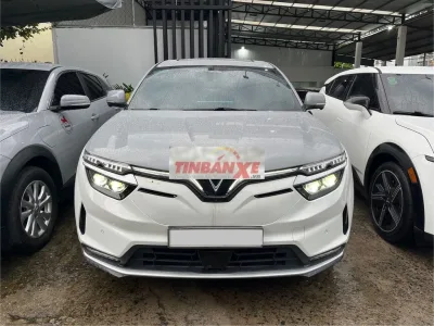 Vinfast VF8 lux plus 2024 pin mua sạc kgh đi lướt
