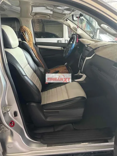 Isuzu MU-X 2016 Bạc 7 chỗ