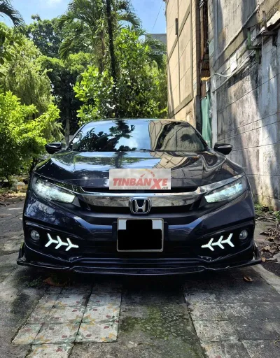 Honda Civic 1.8G 2020 đi 68000km đã lên ít đồ chơi