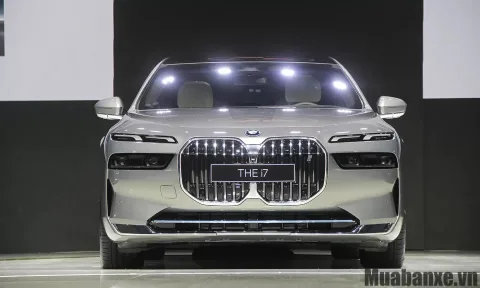 BMW i7