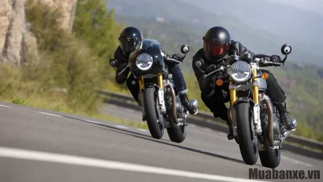 Thruxton RS