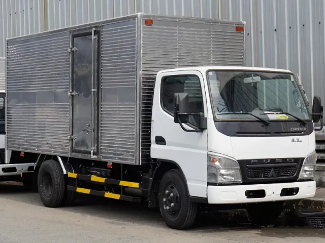 gia-xe-tai-fuso-canter-4-7lw-1-9-tan-thung-kin-tinbanxe-3.png