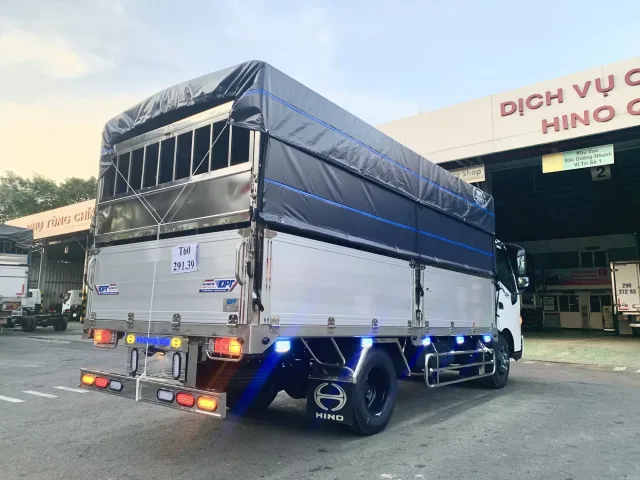 gia-xe-tai-hino-xzu-710-tinbanxe-9.png