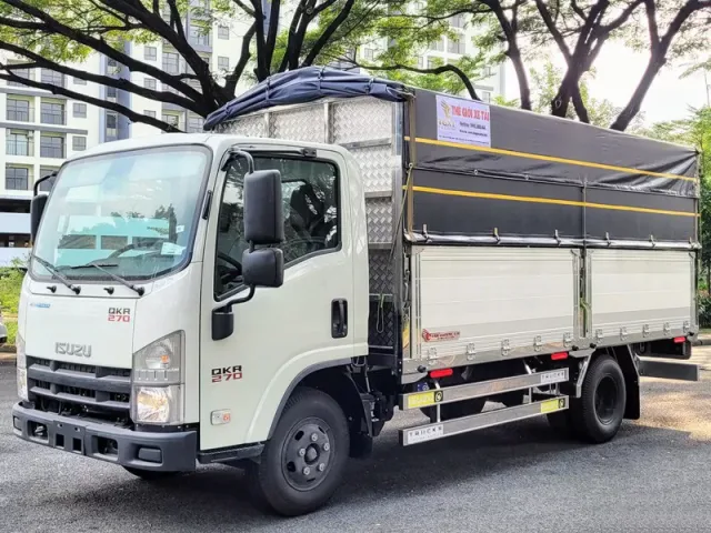 gia-xe-tai-isuzu-qmr77he4-tinbanxe-9.png