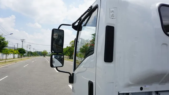 gia-xe-tai-isuzu-vinh-phat-m750-tinbanxe-4.png
