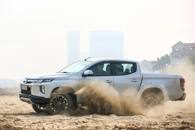 gia-xe-mitsubishi-triton-tinbanxe-4-tinbanxe.png