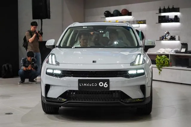 dau-xe-lynk-co-06-tinbanxe.png