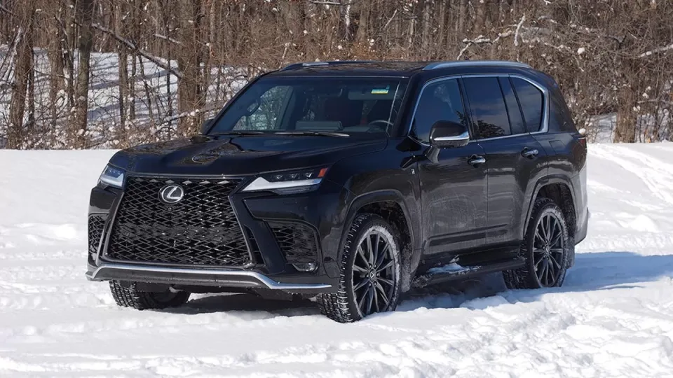 Lexus LX600 giá cao nhất gần 9 tỷ đồng