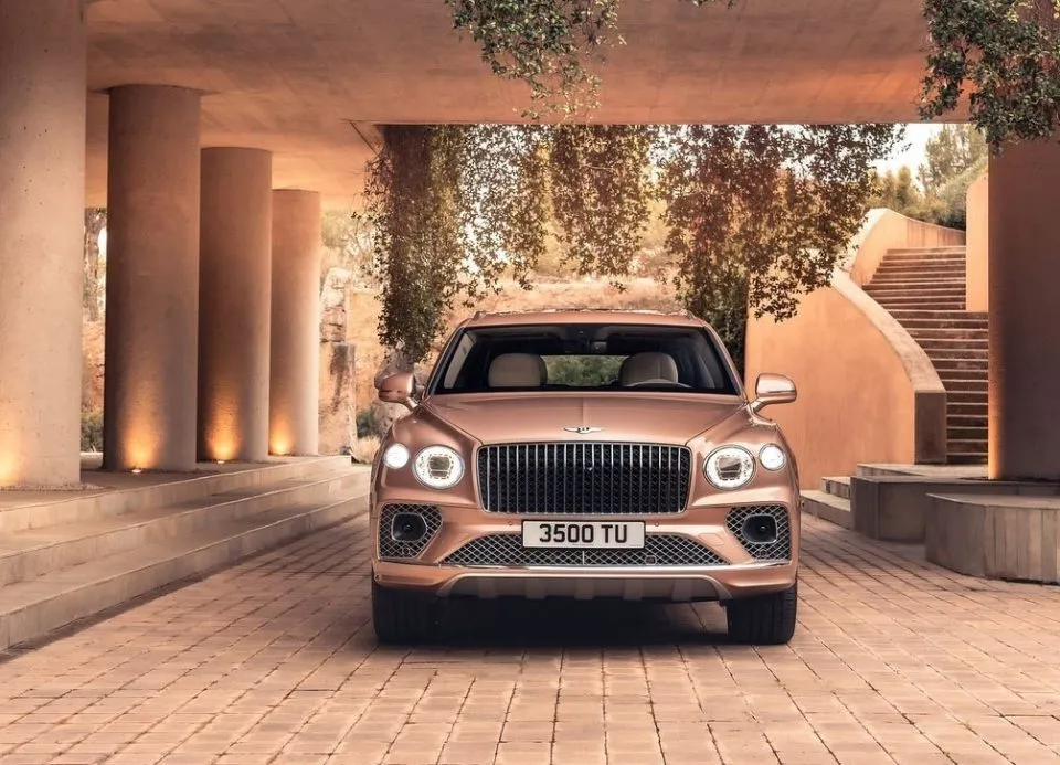 Ra mắt phiên bản hấp dẫn giới nhà giàu Bentley Bentayga...