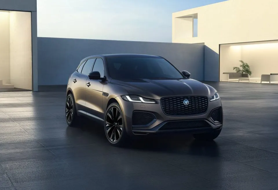 Jaguar cho ra mắt hai biến thể động cơ cho dòng SUV F-Pace...