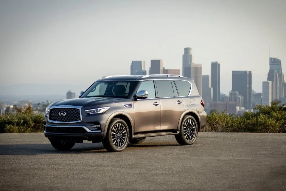 ‘Khủng long’ Infiniti QX80 ra mắt phiên bản nâng cấp mới...
