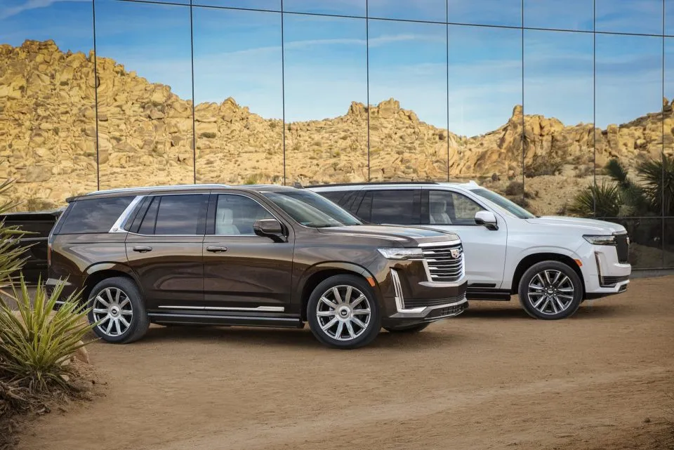 'Khủng long' Cadillac Escalade 2021  - Giá hơn 10 tỷ về Việt...