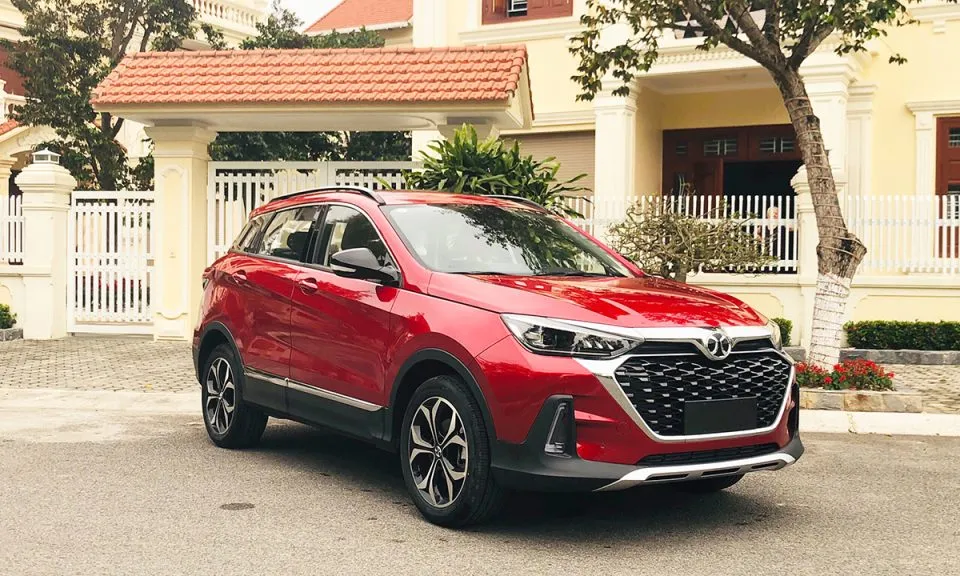 Xe Trung Quốc BAIC X55 giảm giá sốc nhằm cạnh tranh với 