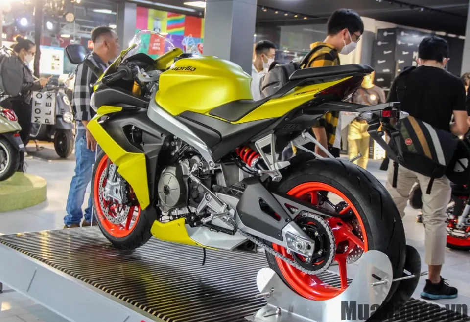 duoi xe aprilia rs 660