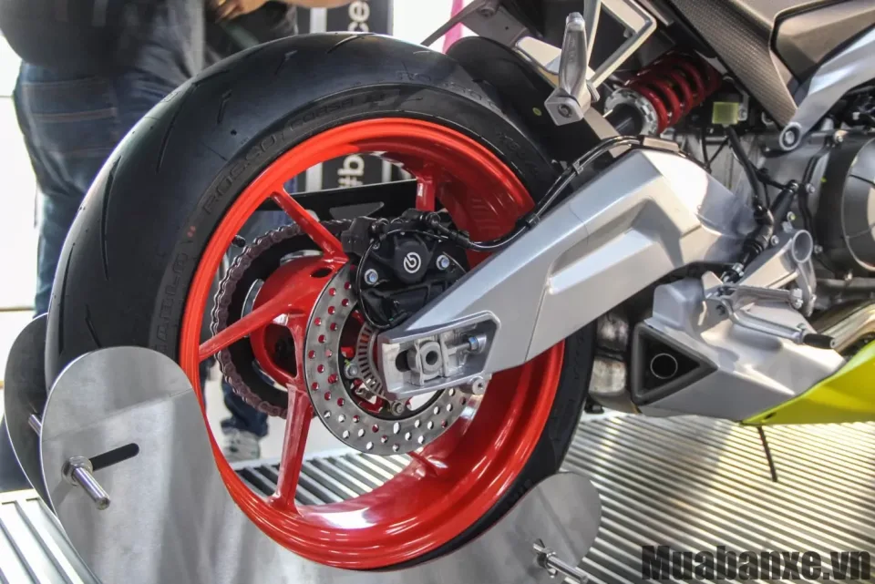 mam va lop xe aprilia rs 660