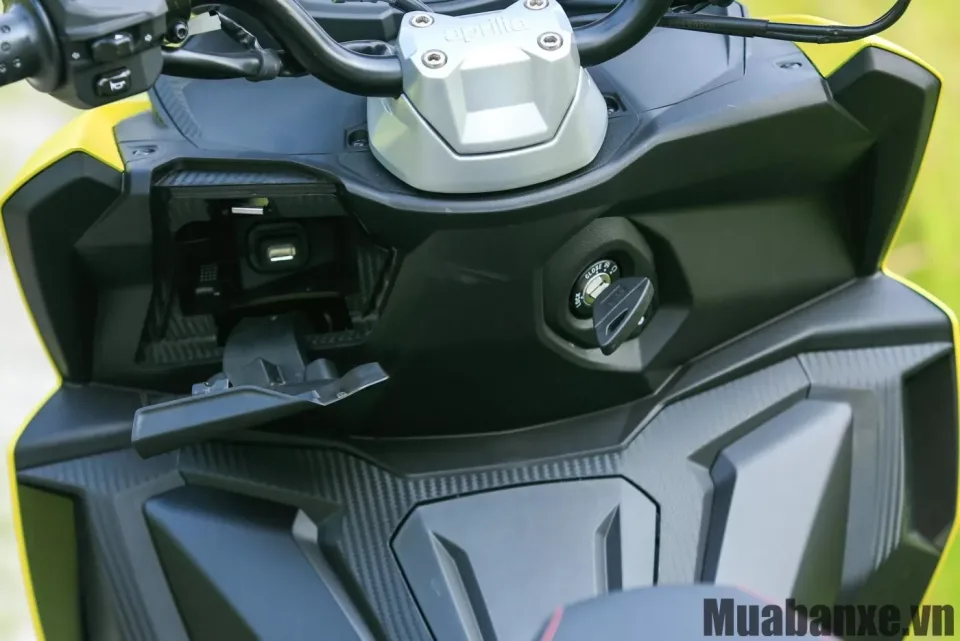 tien nghi tren xe aprilia sr gt 200
