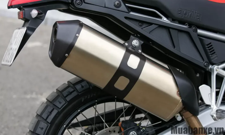 ong xa tren xe aprilia tuareg 660