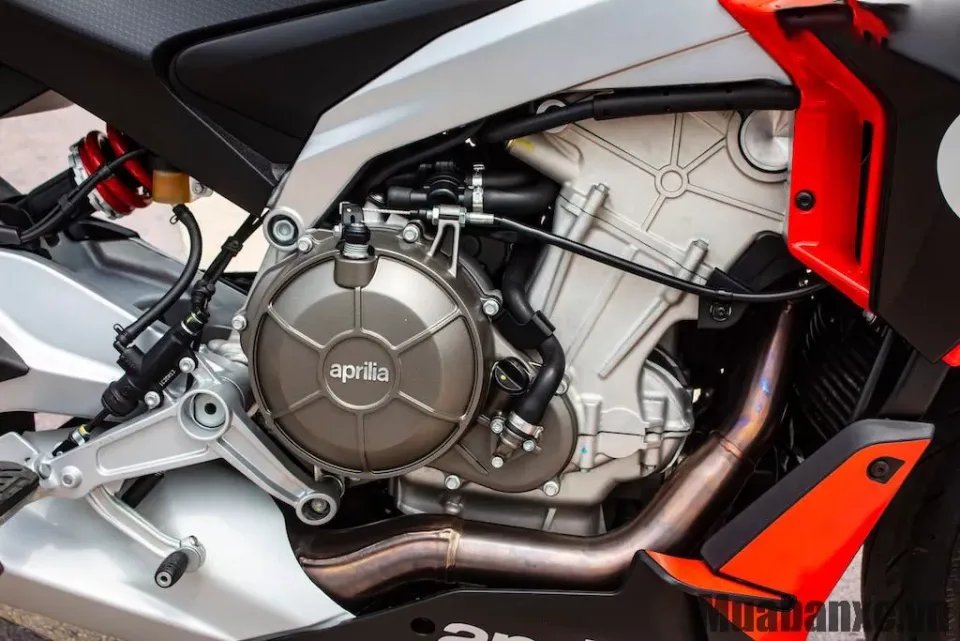 dong co xe aprilia tuono 660
