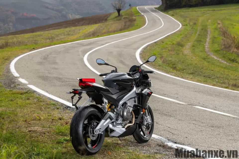 duoi xe aprilia tuono 660