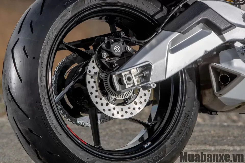 mam va lop xe aprilia tuono 660