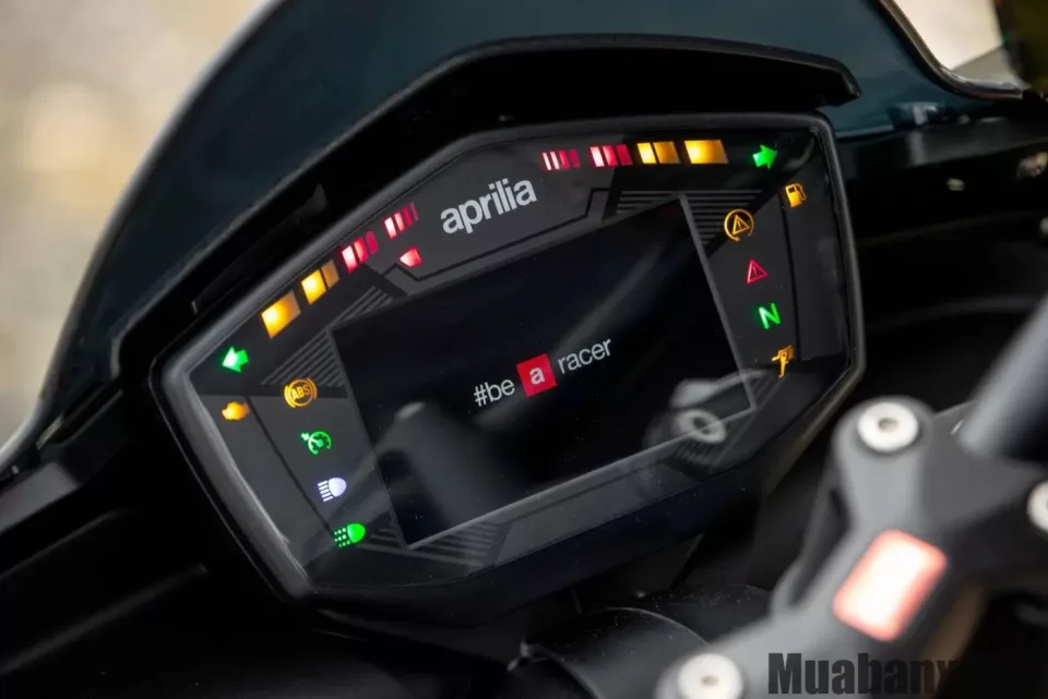 man hinh tren xe aprilia tuono 660