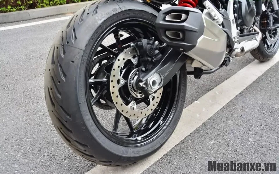 mam va lop xe bmw motorrad f 900 xr
