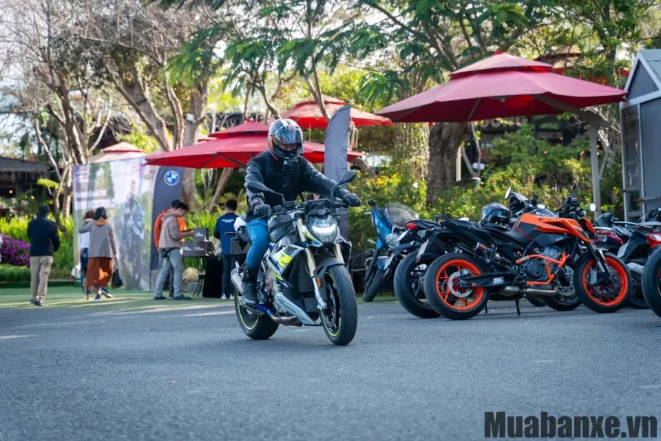 cam giac lai xe bmw motorrad s 1000 r