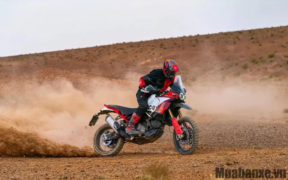cam giac lai xe ducati desertx