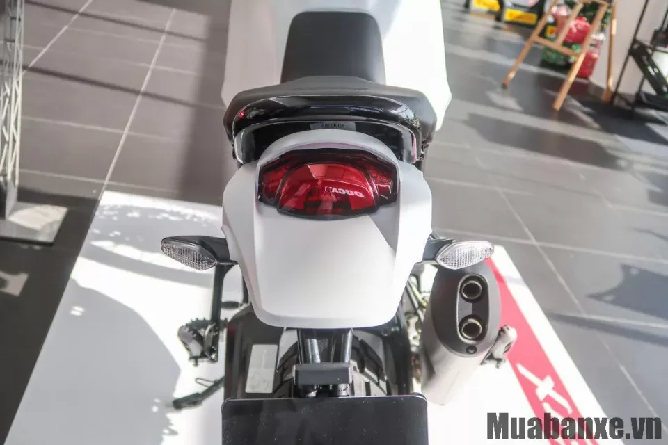 duoi xe ducati desertx