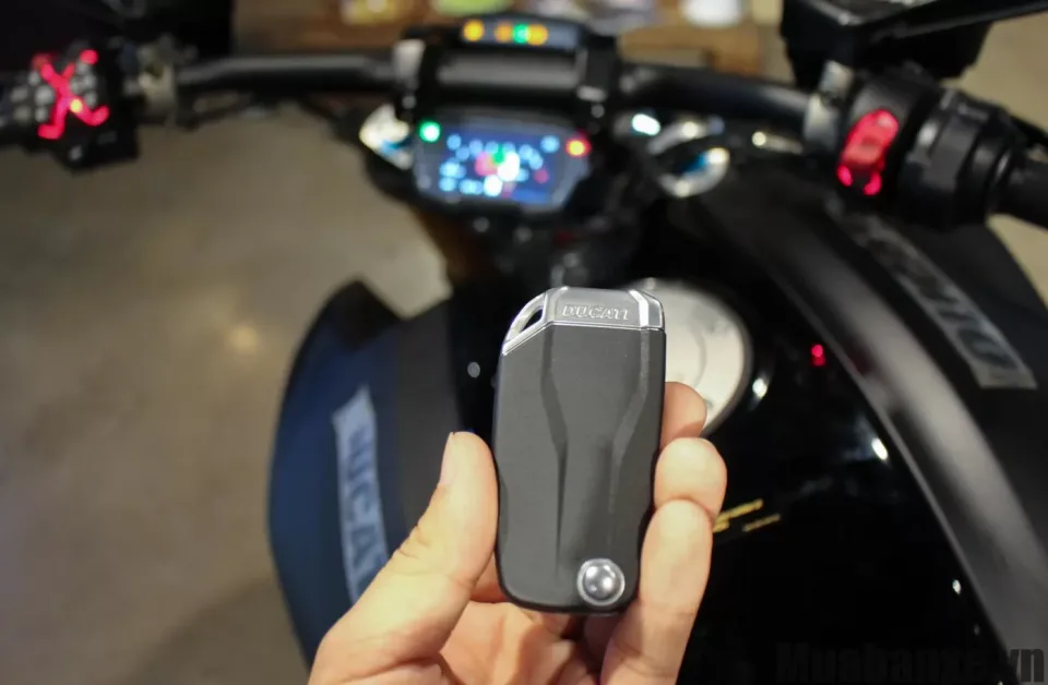 chia khoa cua xe ducati diavel