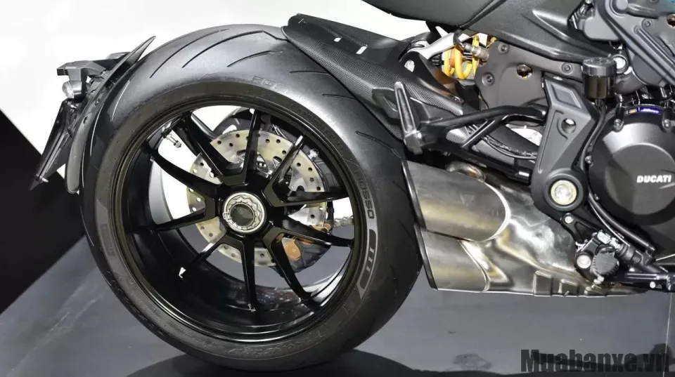 mam va lop xe ducati diavel
