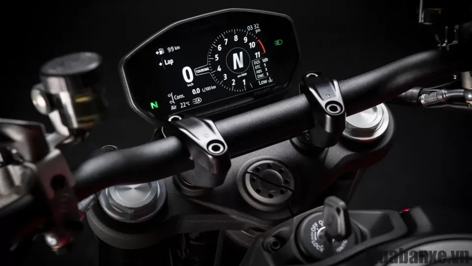 dong ho tren xe ducati monster
