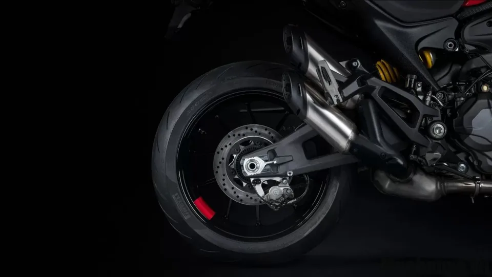 mam va lop xe ducati monster