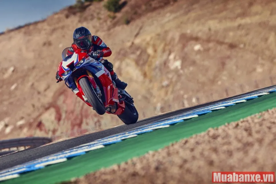 cam giac lai xe cbr1000rr r fireblade tinbanxe vn