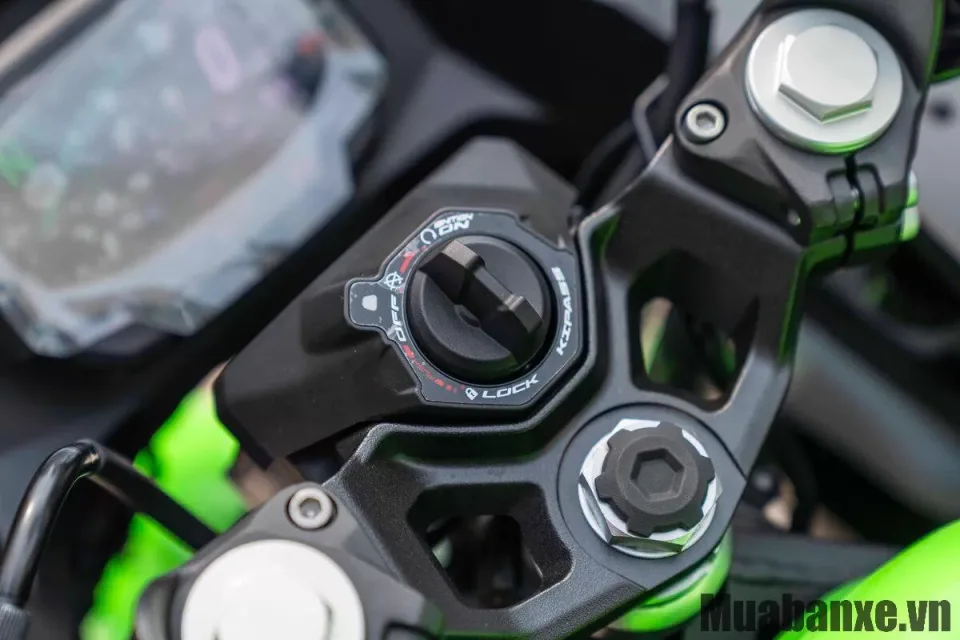 he thong khoa tren xe kawasaki ninja 500