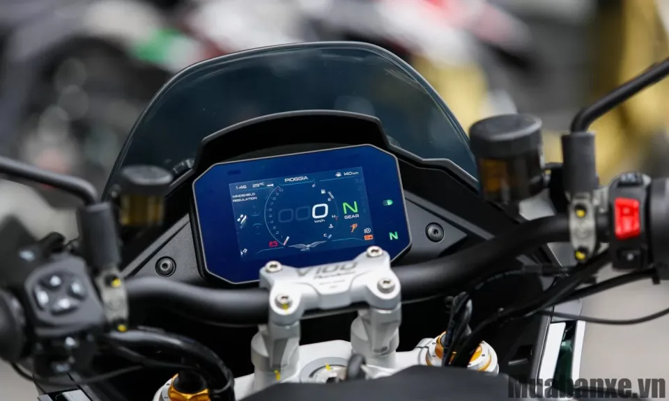 dong ho tren xe moto guzzi v100 mandello