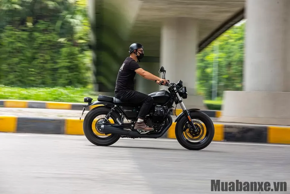 cam giac lai xe moto guzzi v9