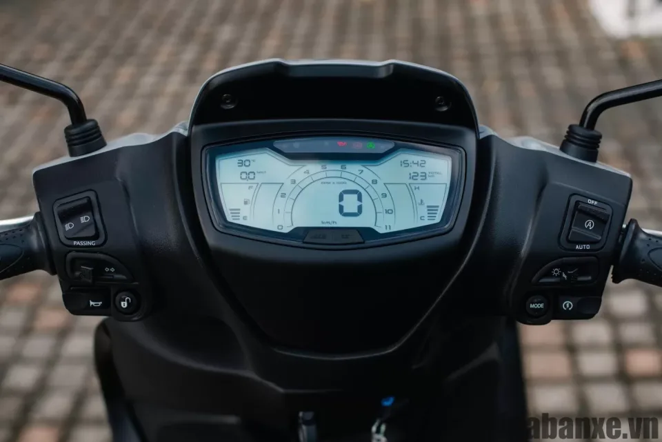 man hinh tren xe piaggio medley