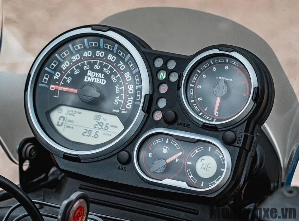 dong ho tren xe royal enfield himalayan
