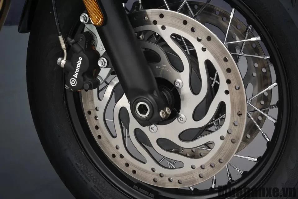 phanh xe triumph bonneville bobber