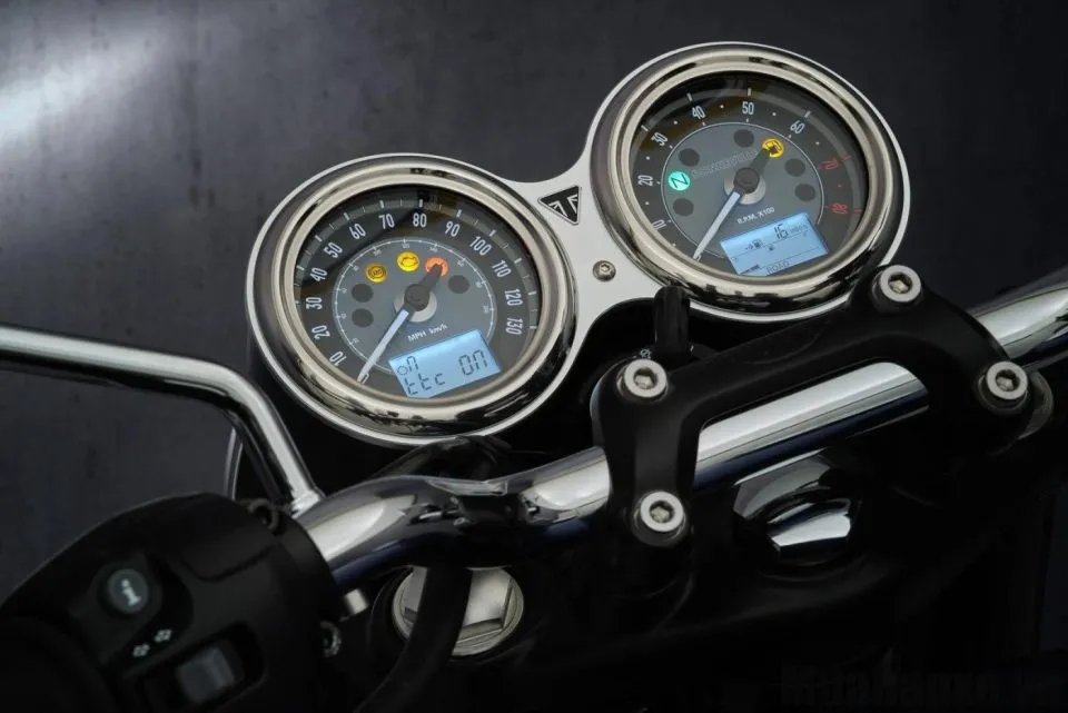 dong ho tren xe triumph bonneville t100