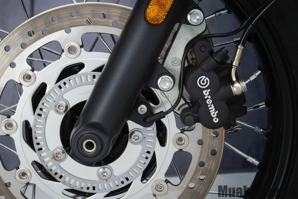 phanh xe triumph bonneville t100 1