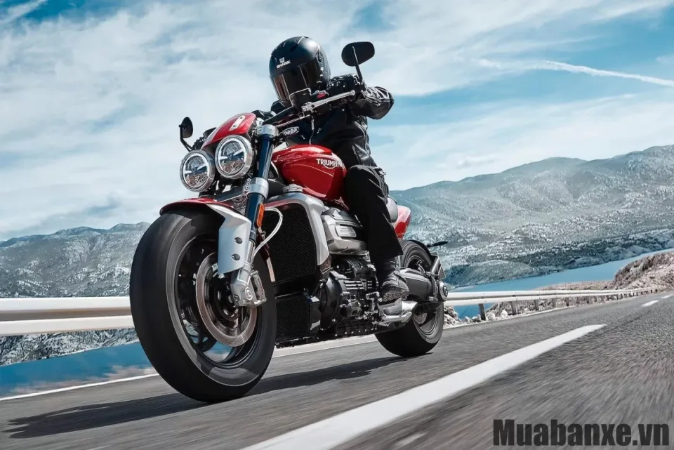 cam giac lai xe triumph rocket 3 r