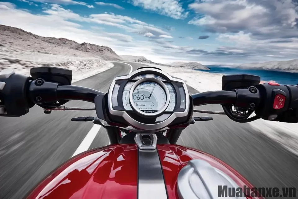 dong ho tren xe triumph rocket 3 r