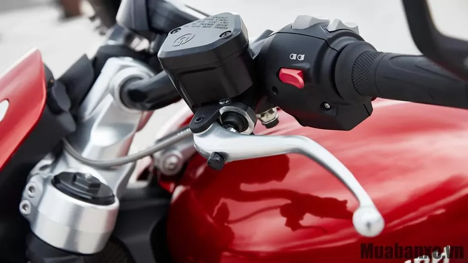 ly hop tren xe triumph rocket 3 r