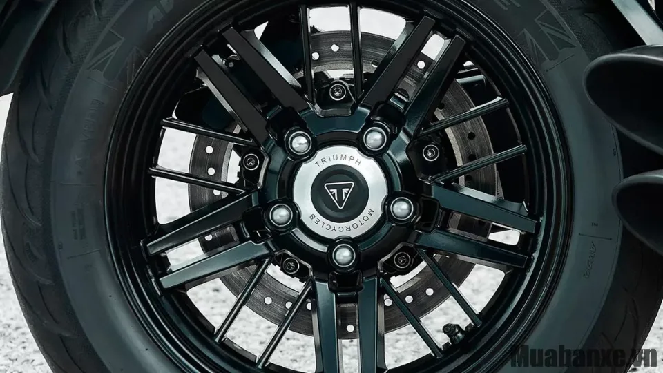mam va lop xe triumph rocket 3 r