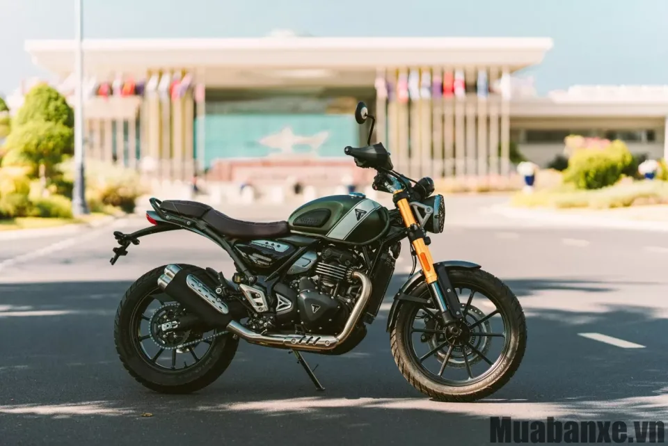 than xe triumph scrambler 400 x